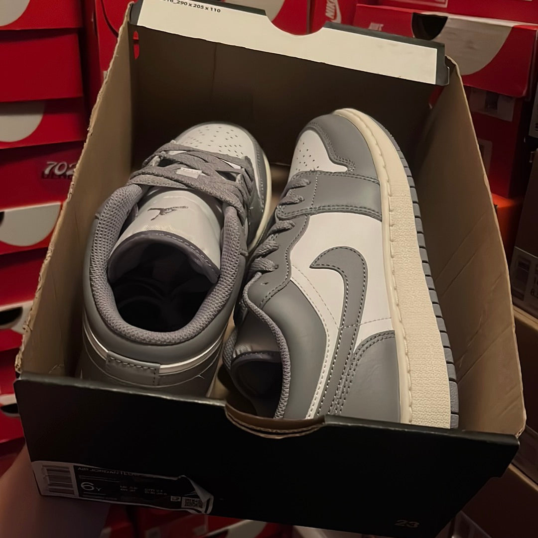 Jordan 1 Low 'Vintage Stealth' (GS)